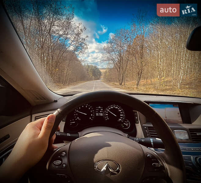 Седан Infiniti M37 2013 в Киеве