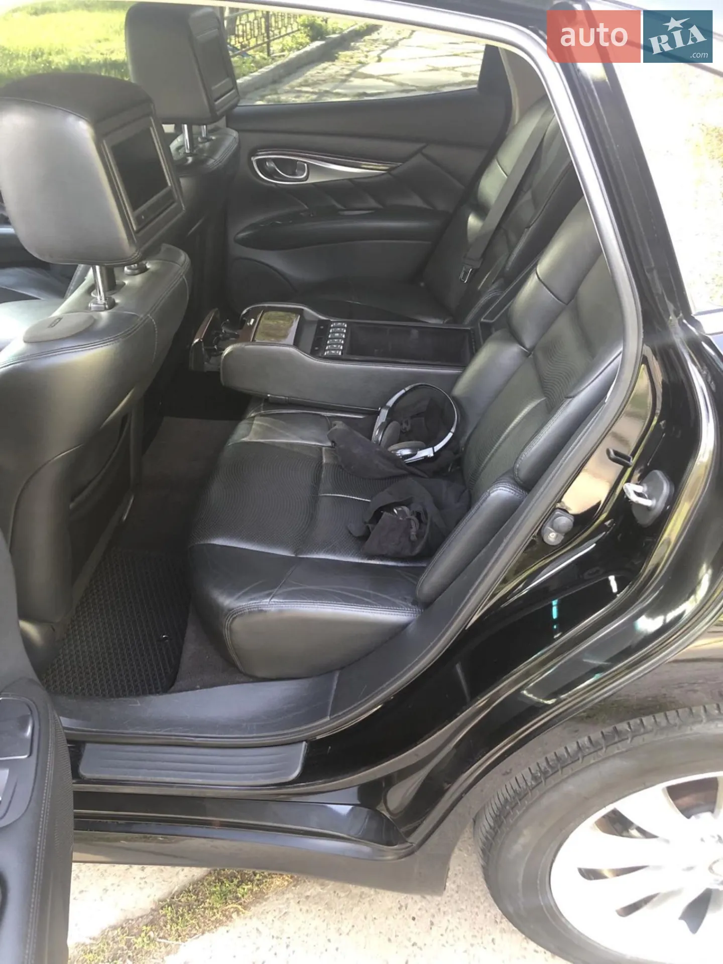2011 Infiniti M - мініатюра 19