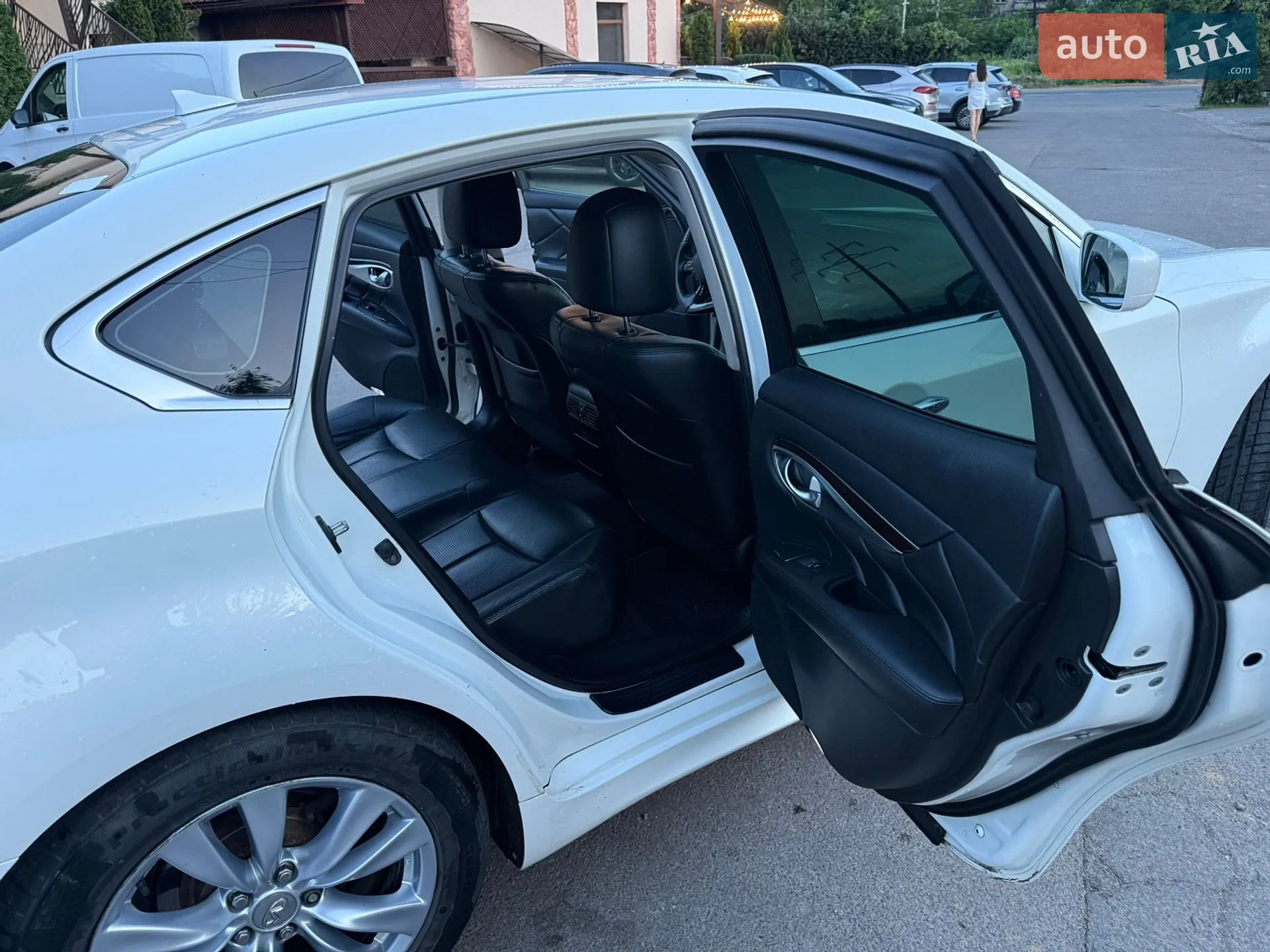 2010 Infiniti M - мініатюра 9