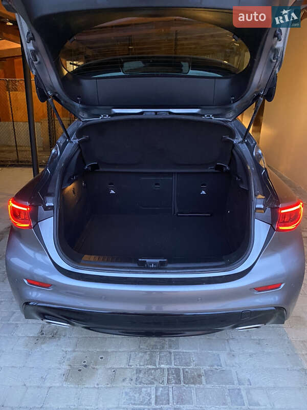 Хэтчбек Infiniti Q30 2016 в Бориславе