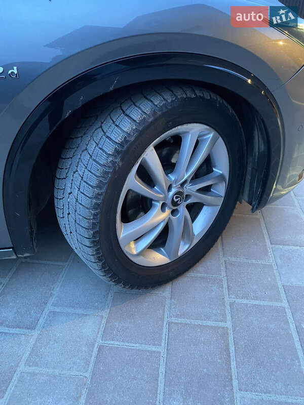 Хэтчбек Infiniti Q30 2016 в Бориславе