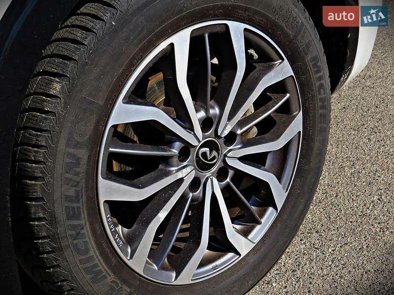 Хэтчбек Infiniti Q30 2017 в Черкассах