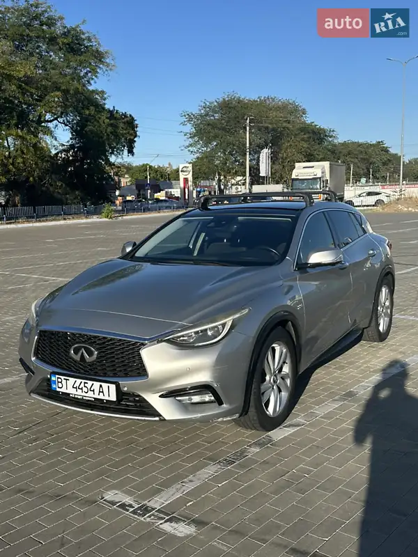 Infiniti Q30