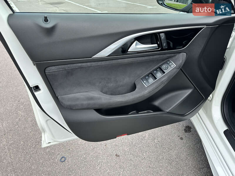 Хэтчбек Infiniti Q30 2016 в Ровно фото 16 Хэтчбек Infiniti Q30 2016 в Ровно