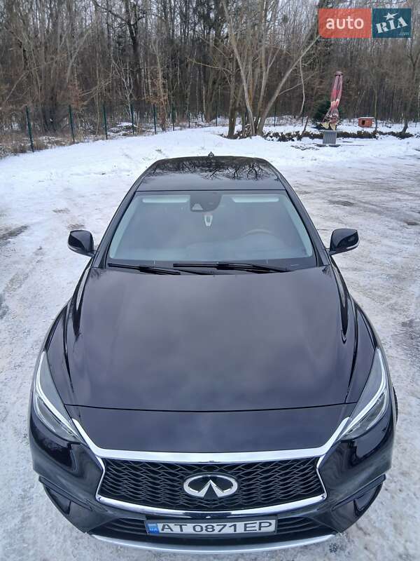 Хетчбек Infiniti Q30 2016 в Калуші