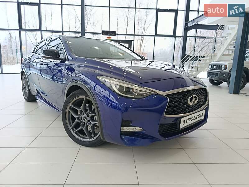 Infiniti Q30 2016