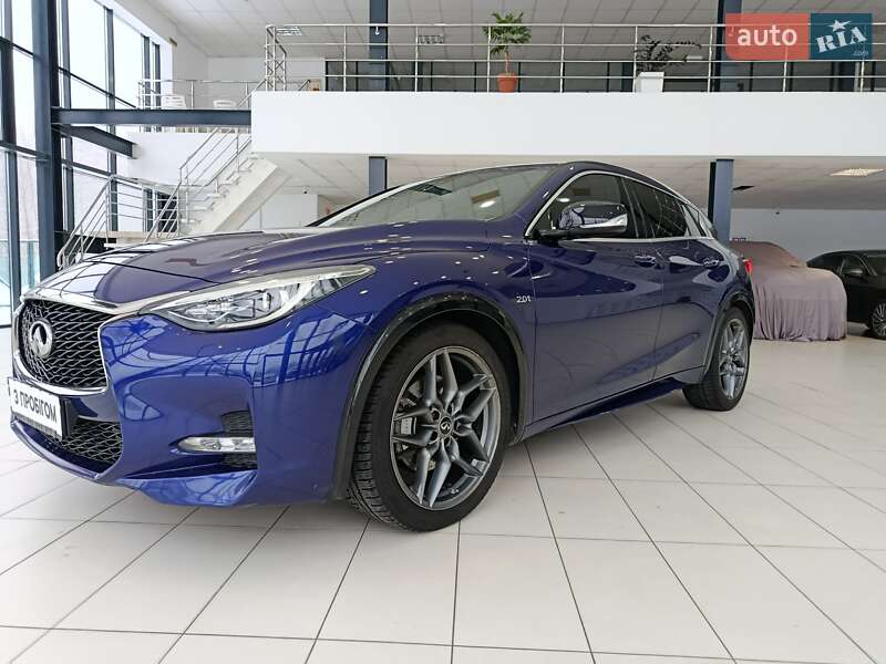 Infiniti Q30 2016
