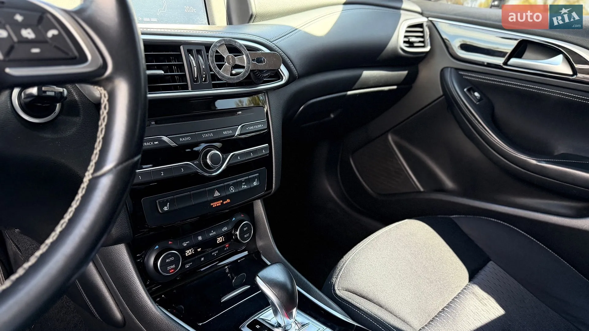 2017 Infiniti Q30 - мініатюра 18