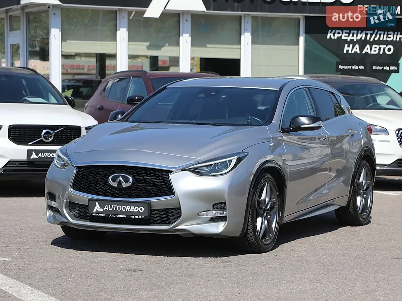 Infiniti Q30 2016