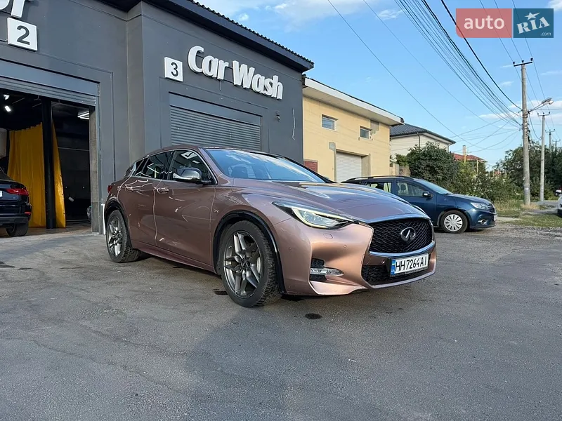 Infiniti Q30