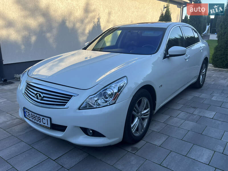 Седан Infiniti Q40 2014 в Чернігові