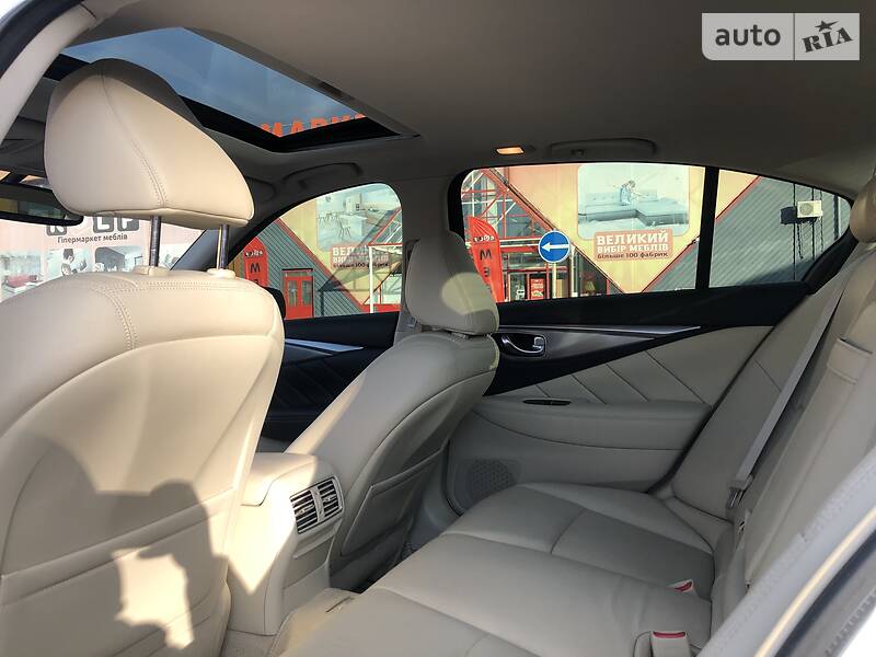 Седан Infiniti Q50 2015 в Житомирі