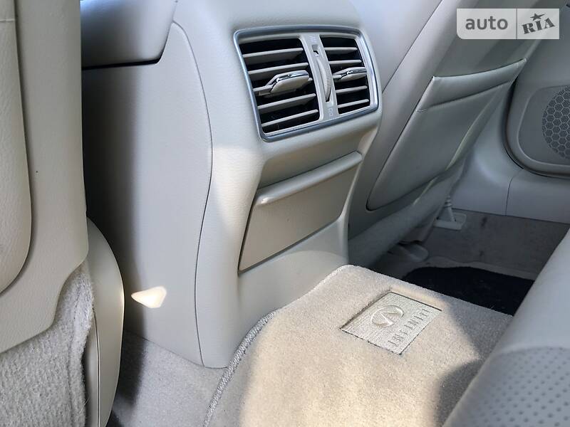 Седан Infiniti Q50 2015 в Житомирі