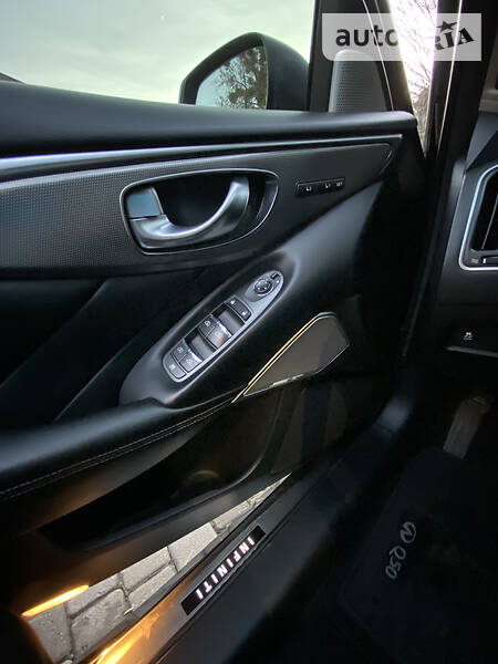 Седан Infiniti Q50 2017 в Львові