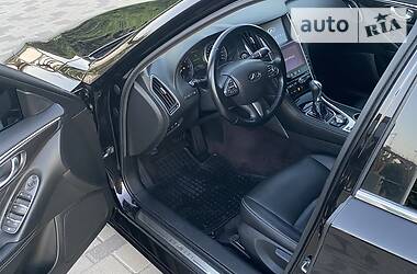 Седан Infiniti Q50 2013 в 