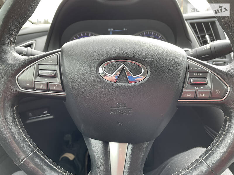 Седан Infiniti Q50 2016 в Романове