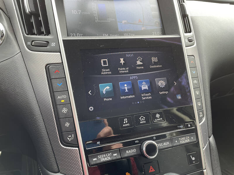 Седан Infiniti Q50 2016 в Романове