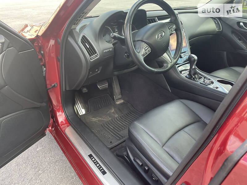 Седан Infiniti Q50 2016 в Романове