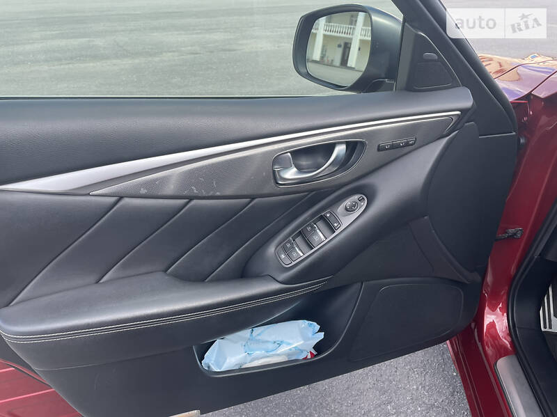 Седан Infiniti Q50 2016 в Романове