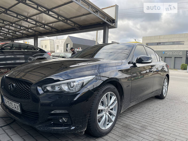 Infiniti Q50 LUXE