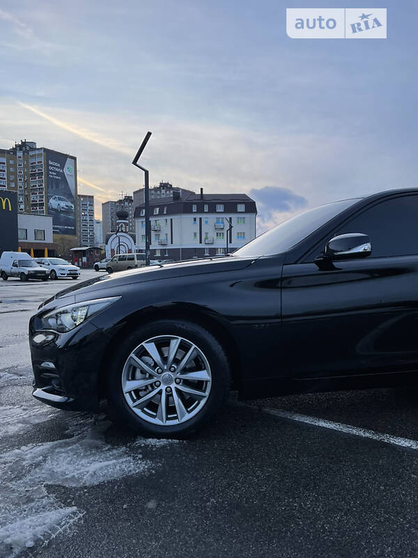 Infiniti Q50 LUXE