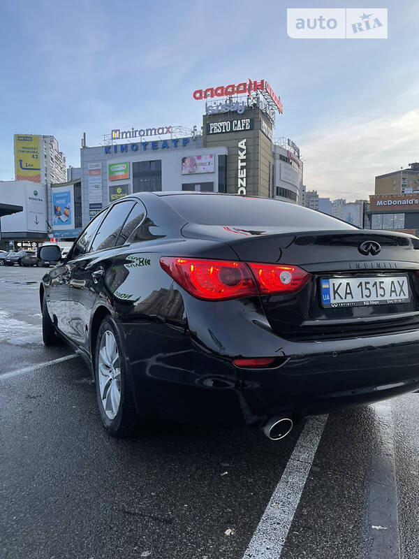 Infiniti Q50 LUXE