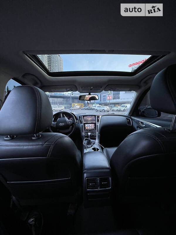 Infiniti Q50 LUXE