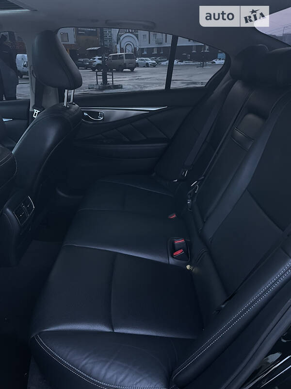 Infiniti Q50 LUXE
