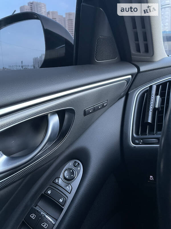 Infiniti Q50 LUXE