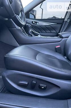 Infiniti Q50 LUXE