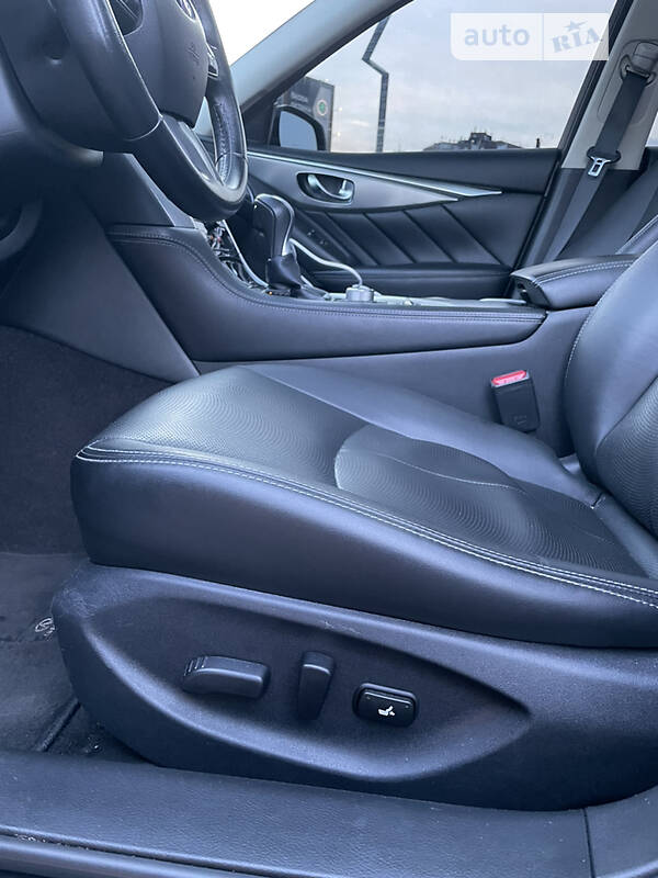 Infiniti Q50 LUXE