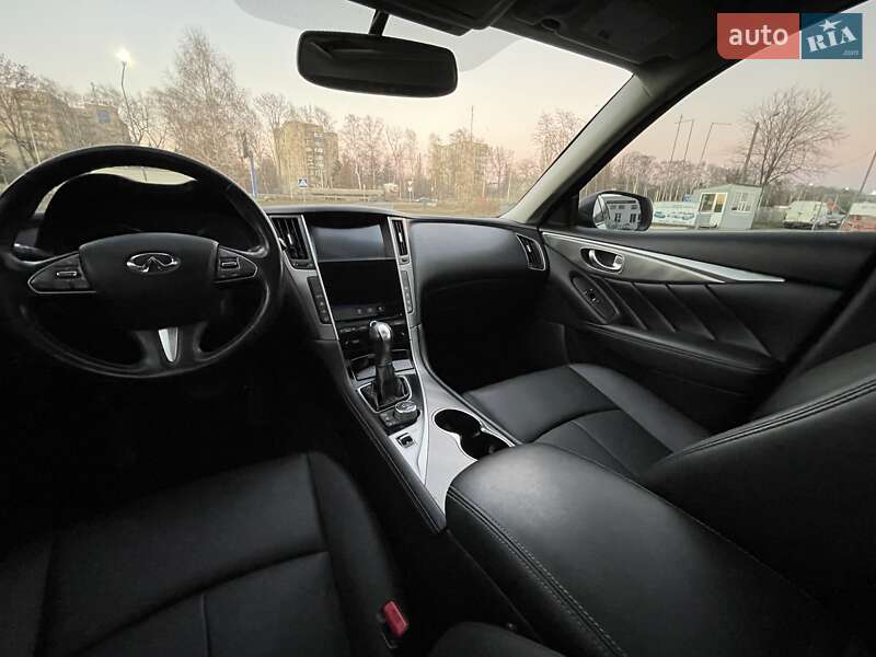 Седан Infiniti Q50 2014 в Полтаві