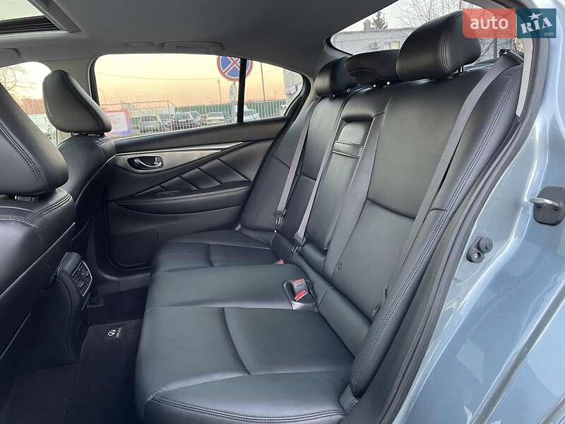 Седан Infiniti Q50 2014 в Полтаві