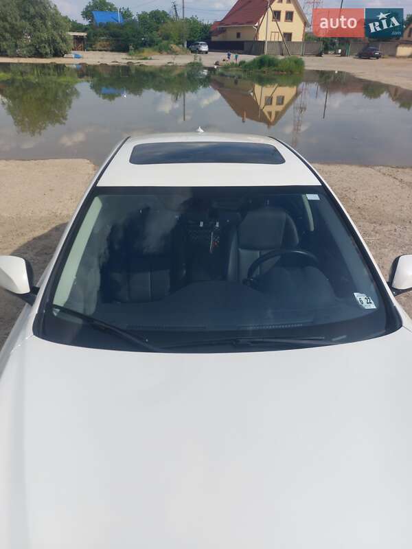 Седан Infiniti Q50 2016 в Новодністровську