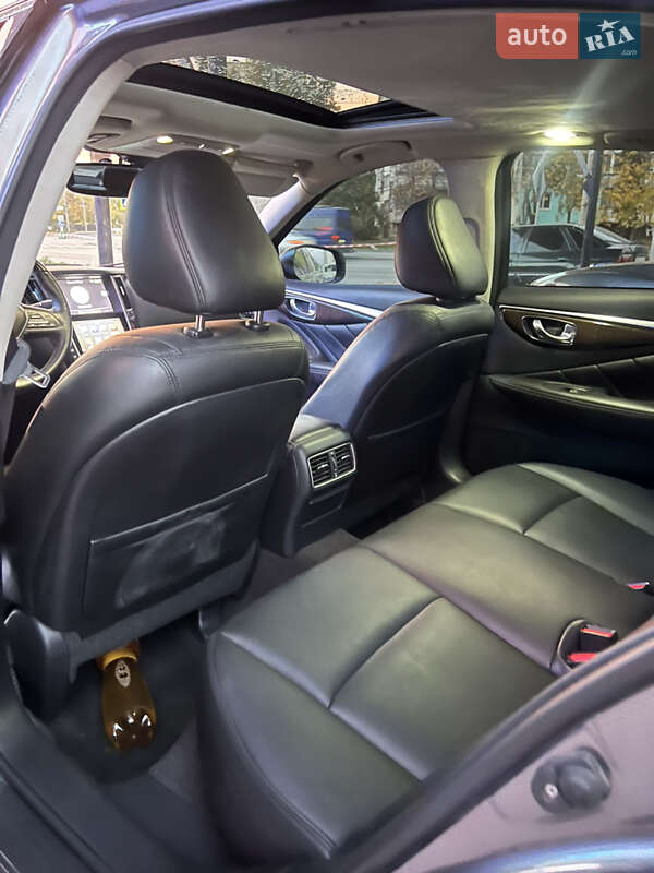 Седан Infiniti Q50 2017 в Дніпрі