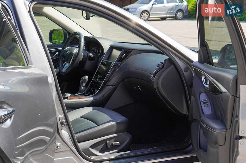 Седан Infiniti Q50 2018 в Житомире