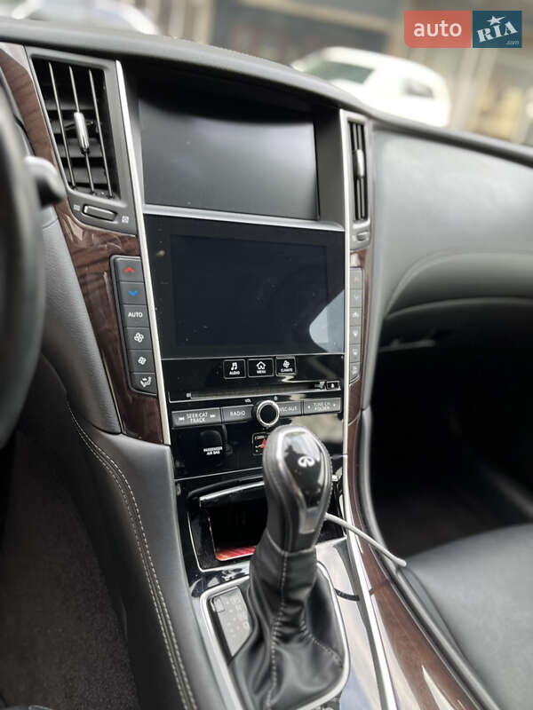 Седан Infiniti Q50 2017 в Ивано-Франковске