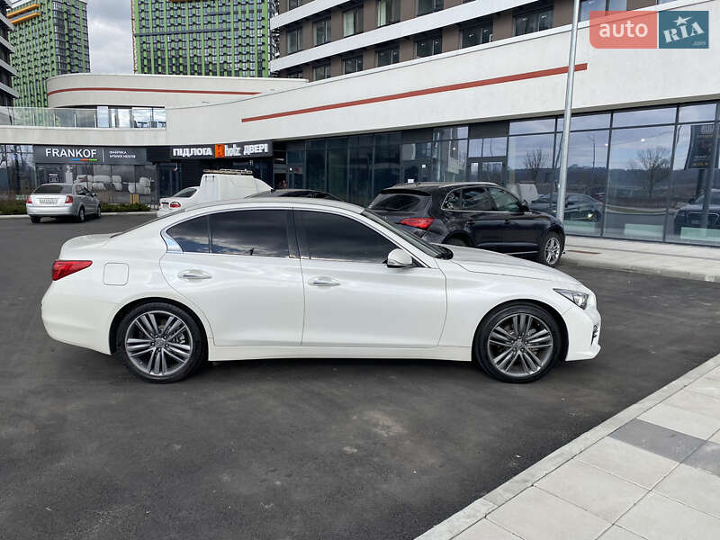 Седан Infiniti Q50 2015 в Киеве