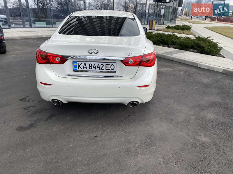 Седан Infiniti Q50 2015 в Киеве