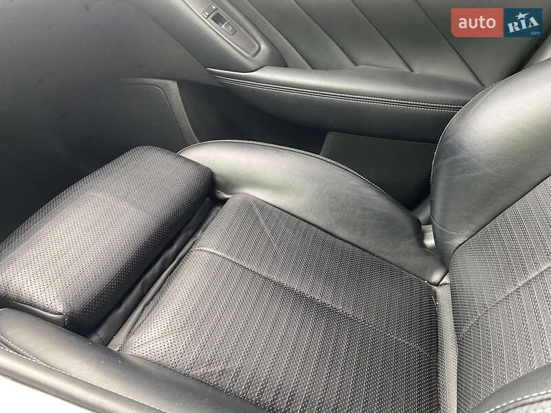 Седан Infiniti Q50 2015 в Киеве