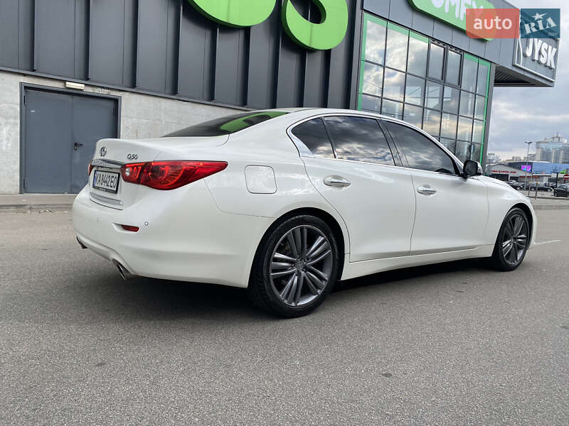 Седан Infiniti Q50 2015 в Киеве