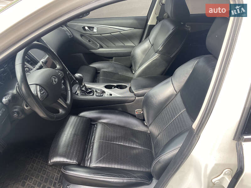 Седан Infiniti Q50 2015 в Киеве