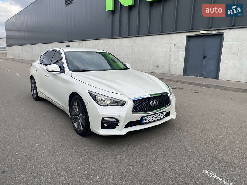 Седан Infiniti Q50 2015 в Киеве