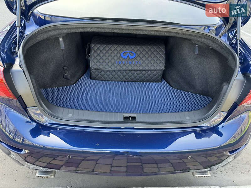 Седан Infiniti Q50 2016 в Одессе