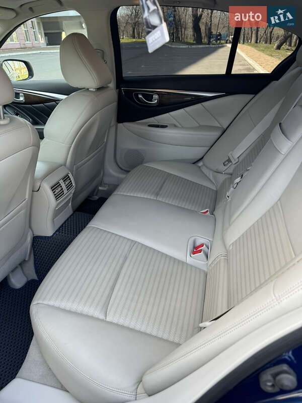 Седан Infiniti Q50 2016 в Одессе