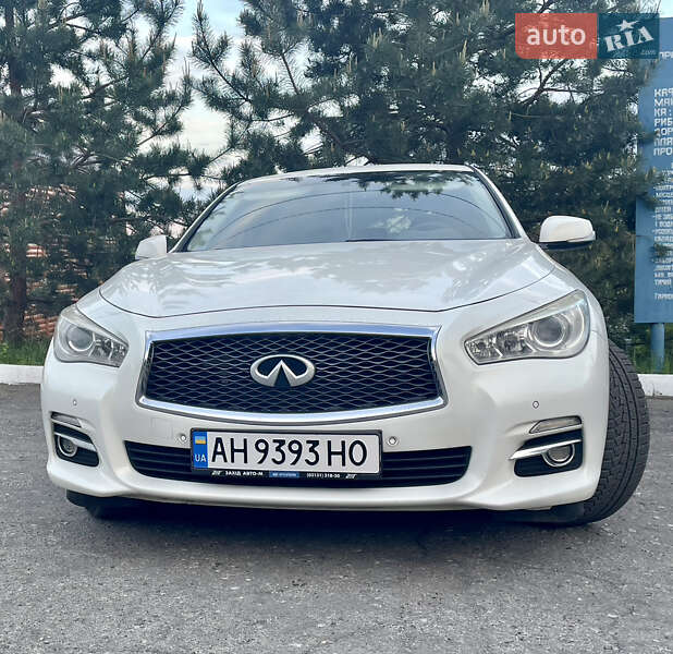 Седан Infiniti Q50 2015 в Близнюках