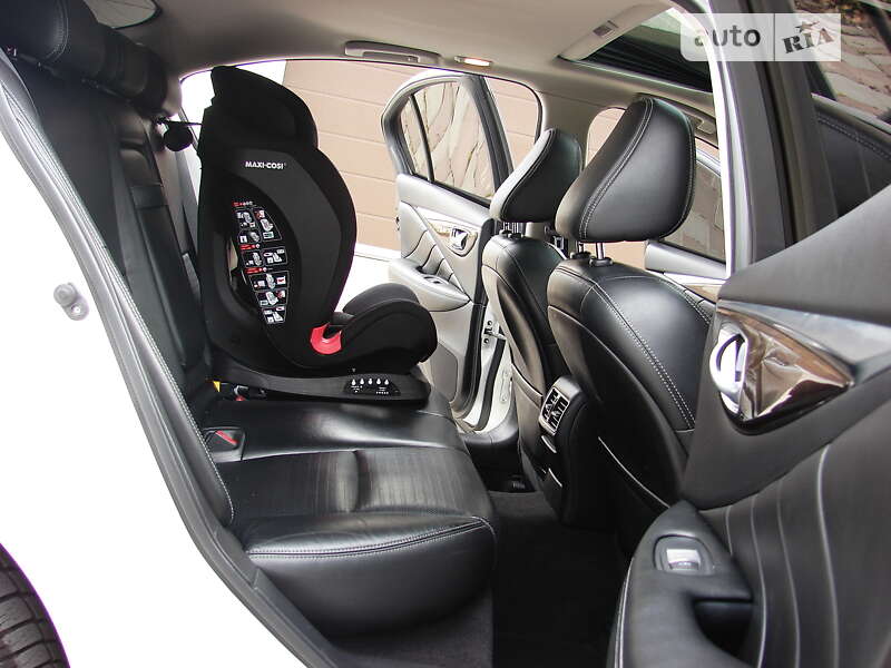 Седан Infiniti Q50 2016 в Одессе