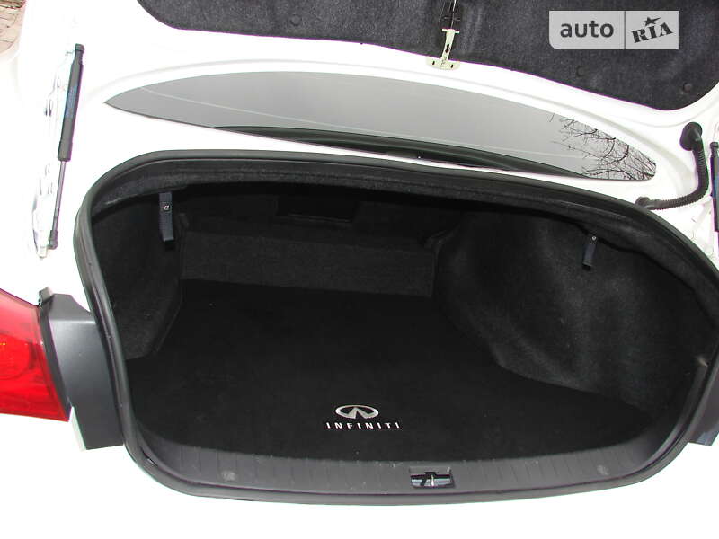 Седан Infiniti Q50 2016 в Одессе