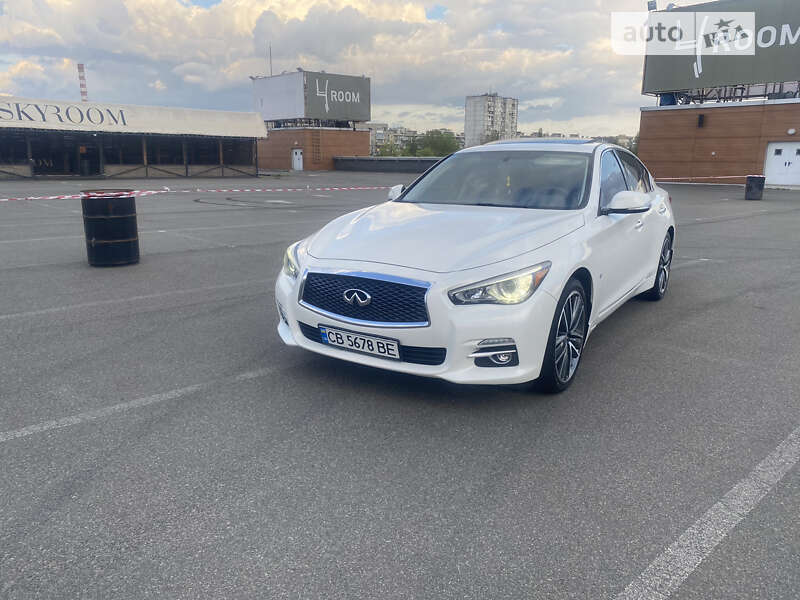 Седан Infiniti Q50 2015 в Києві