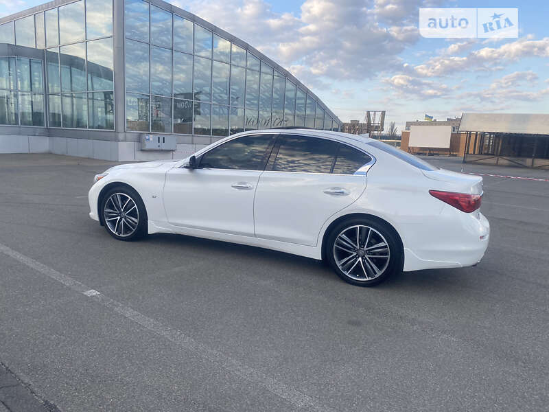 Седан Infiniti Q50 2015 в Києві